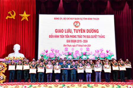 Bộ CHQS tỉnh Bình Thuận giao lưu điển hình tiên tiến trong Phong trào Thi đua Quyết thắng