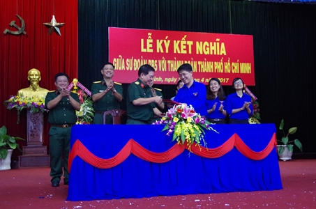 Kết nghĩa giữa Sư đoàn 5 với Thành Đoàn thành phố Hồ Chí Minh