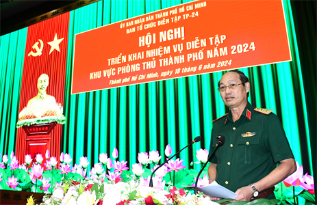 Giao nhiệm vụ diễn tập khu vực phòng thủ thành phố Hồ Chí Minh năm 2024