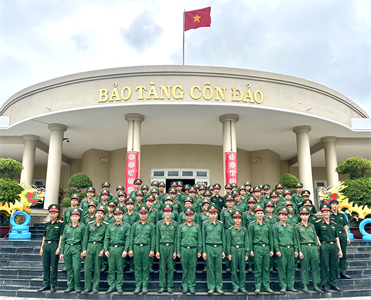 Ban CHQS huyện Côn đảo tổ chức cho HSQ-BS tham quan Di tích lịch sử Quốc gia đặc biệt Côn Đảo