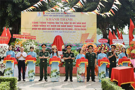 Bệnh viện Quân dân y miền Đông khánh thành công trình tượng Đại tá, bác sĩ Hồ Văn Huê