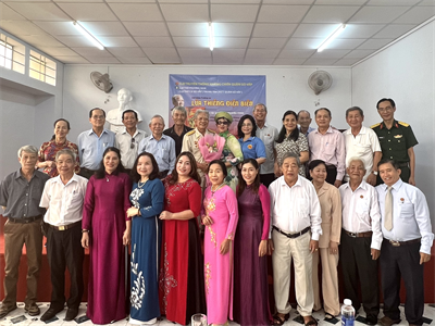 CLB Truyền thống Kháng chiến Quận Gò Vấp giới thiệu tập Trường ca “Lửa thiêng Điện Biên”
