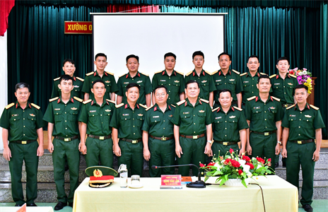 Thiếu tướng Đặng Văn Lẫm gặp gỡ, giao nhiệm vụ cho Đội tuyển tham gia Hội thi Thợ sửa chữa quân khí giỏi toàn quân năm 2024