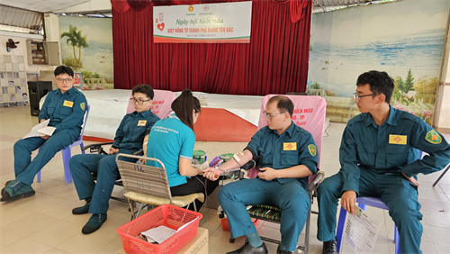 Lực lượng vũ trang Quận 5 tham gia ngày hội hiến máu
