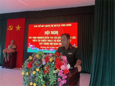 Ban CHQS huyện Vĩnh Hưng rút kinh nghiệm kiểm tra các bài bắn súng hỏa lực