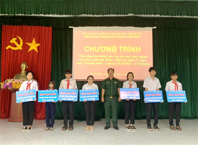 Ban CHQS huyện Xuyên Mộc “Nâng bước em đến trường”