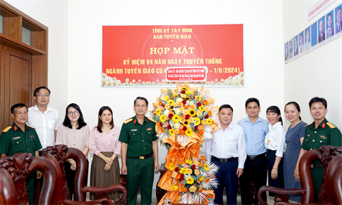 Bộ CHQS tỉnh Tây Ninh chúc mừng Ngày truyền thống ngành Tuyên giáo của Đảng