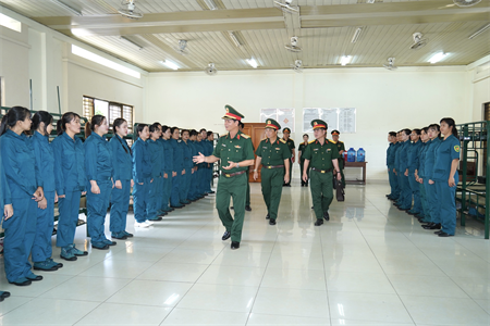 Quân khu 7 đánh giá cao công tác chuẩn bị huấn luyện nữ dân quân miền Nam