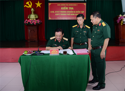 Kiếm tra công tác Đảng, công tác chính trị trong chuẩn bị diễn tập khu vực phòng thủ Thành phố Hồ Chí Minh