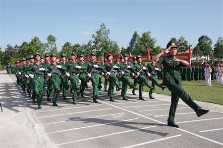 Thủ tục giải quyết chế độ miễn học phí đối với con của hạ sĩ quan, binh sĩ tại ngũ