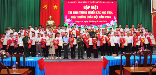 Bộ CHQS tỉnh Long An gặp mặt thí sinh trúng tuyển các học viện, nhà trường Quân đội