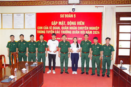 Sư đoàn 5 gặp mặt động viên con của sĩ quan, quân nhân chuyên nghiệp trúng tuyển vào các trường Quân đội năm 2024