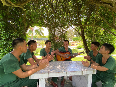 Đặng Chí Phong - Tiểu đội trưởng gương mẫu, nhiệt huyết, trách nhiệm