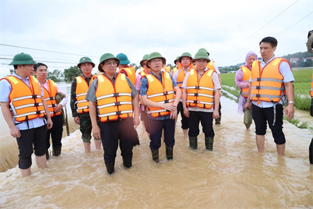 Thủ tướng chỉ đạo phải bảo đảm an toàn sức khỏe, tính mạng cho Nhân dân