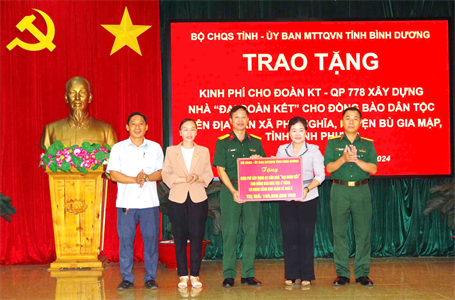 Bộ CHQS tỉnh Bình Dương trao kinh phí xây dựng nhà “Đại đoàn kết” tại huyện Bù Gia Mập, tỉnh Bình Phước