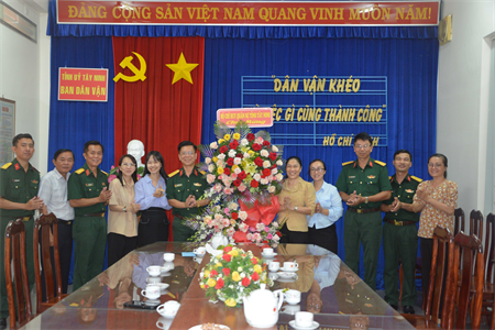 Bộ CHQS tỉnh Tây Ninh thăm, chúc mừng Ban Dân vận Tỉnh ủy nhân kỷ niệm 94 năm ngày truyền thống công tác dân vận của Đảng