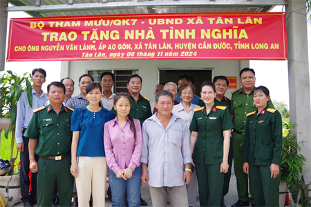 Bộ Tham mưu Quân khu trao nhà tình nghĩa tại huyện Cần Đước, tỉnh Long An