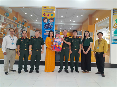 Ban Chỉ huy quân sự Quận 1 thăm, chúc mừng ngày Nhà giáo Việt Nam