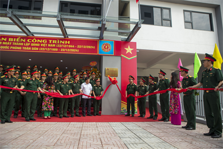 Tổng cục Kỹ thuật: Gắn biển công trình nhà ở công vụ tại tỉnh Đồng Nai chào mừng kỷ niệm 80 năm Ngày thành lập QĐND Việt Nam