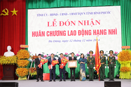 Huyện Bù Đăng đón nhận Huân chương Lao động hạng Nhì nhân kỷ niệm 50 năm ngày giải phóng