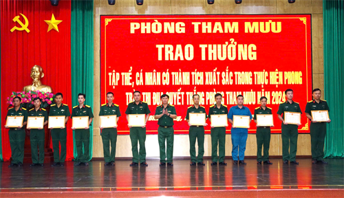 ​Đảng bộ Phòng Tham mưu, Bộ CHQS tỉnh Bình Dương đối thoại dân chủ tháng 12/2024