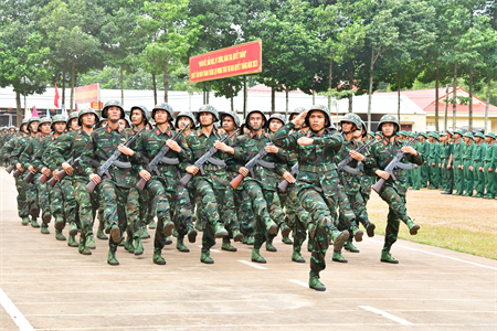 Thẩm quyền phong, thăng, giáng cấp bậc quân hàm hạ sĩ quan, binh sĩ