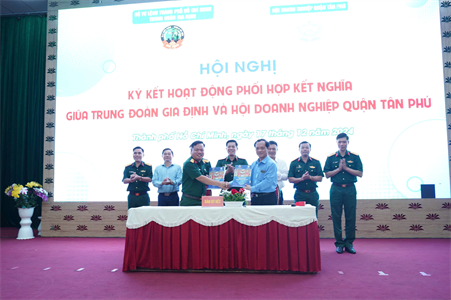 Trung đoàn Gia Định ký kết hoạt động phối hợp kết nghĩa với Hội Doanh nghiệp quận Tân Phú