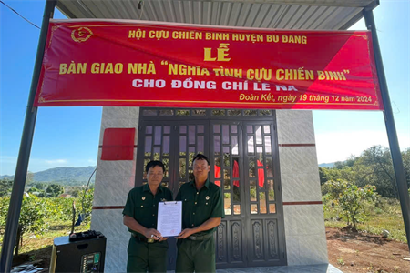 Huyện Bù Đăng: Bàn giao nhà “Nghĩa tình Cựu chiến binh”