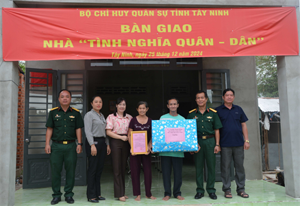 Bộ CHQS tỉnh Tây Ninh bàn giao nhà “Tình nghĩa quân – dân”