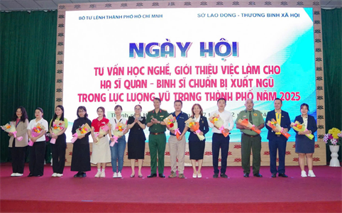 Bộ Tư lệnh TPHCM phối hợp tư vấn học nghề, giới thiệu việc làm cho chiến sĩ chuẩn bị xuất ngũ