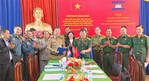 Hội Cựu chiến binh tỉnh Bình Phước ký quy chế phối hợp với Ủy ban Hiệp Hội Cựu chiến binh tỉnh Kratie, Vương quốc Campuchia