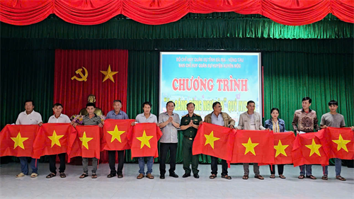 Lãnh đạo huyện Xuyên Mộc “Ăn sáng cùng ngư dân”