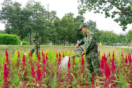 Bộ đội Sư đoàn 309 (Quân khu 7) gieo “mầm xuân”