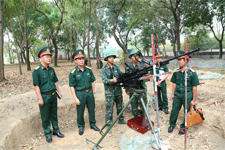 Quân khu 7 kiểm tra công tác sẵn sàng chiến đấu và chuẩn bị huấn luyện năm 2025 tại tỉnh Bình Phước