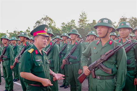 Sư đoàn 5 kiểm tra huấn luyện diễu binh, diễu hành kỷ niệm 50 năm giải phóng miền Nam thống nhất đất nước