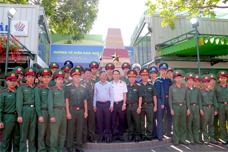 Trường Cao đẳng Hậu cần 2 tham dự Lễ khánh thành biểu tượng Cột mốc chủ quyền đảo Trường Sa