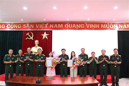 Ban Chỉ đạo 515 Quân khu trao thư cảm ơn doanh nghiệp hỗ trợ tìm kiếm, quy tập hài cốt liệt sĩ