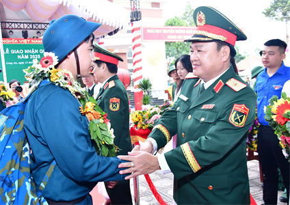 Trang trọng Lễ giao, nhận quân tại huyện Bến Lức, tỉnh Long An