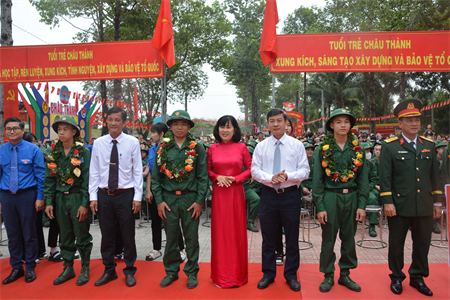 Huyện Châu Thành tưng bừng Lễ giao, nhận quân năm 2025