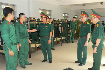 Đoàn công tác cơ quan Bộ Quốc phòng kiểm tra công tác chuẩn bị huấn luyện tại Trung đoàn Đồng Nai