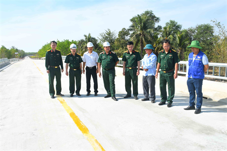 Quân khu 7 bàn giao công trình đường tuần tra biên giới trên địa bàn tỉnh Tây Ninh