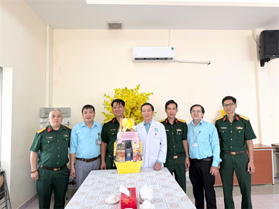 Đảng ủy, Ban Chỉ huy Quân sự Quận 1 chúc mừng các cơ sở y tế