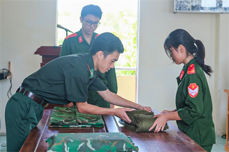 Một ngày làm chiến sĩ Biên phòng