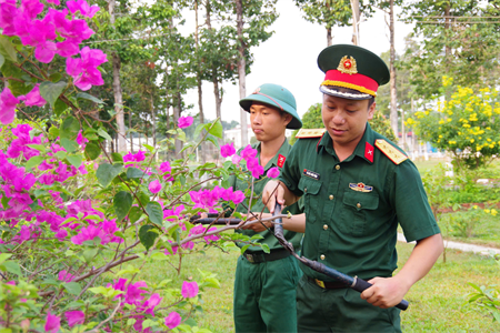 Đoàn cơ sở Trung đoàn 4, Sư đoàn 5 phát động “Tháng Thanh niên” và hoạt động “Ngày chủ nhật xanh”