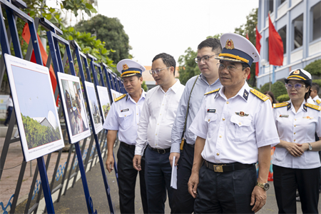 ​Triển lãm “Hoàng Sa, Trường Sa - Tổ quốc nơi đầu sóng”