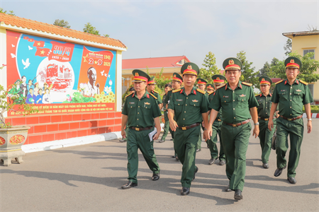 Thiếu tướng Đặng Văn Lẫm, Phó Tư lệnh Quân khu kiểm tra Sư đoàn 309 và Lữ đoàn 25