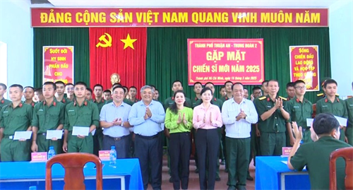 Thành phố Thuận An, tỉnh Bình Dương thăm, tặng quà động viên chiến sĩ mới nhập ngũ năm 2025