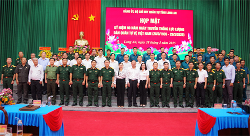 Bộ CHQS tỉnh Long An họp mặt kỷ niệm 90 năm Ngày truyền thống Dân quân tự vệ