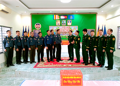 Bộ đội Biên phòng tỉnh Long An thăm, chúc Tết cổ truyền Chol Chnam Thmay