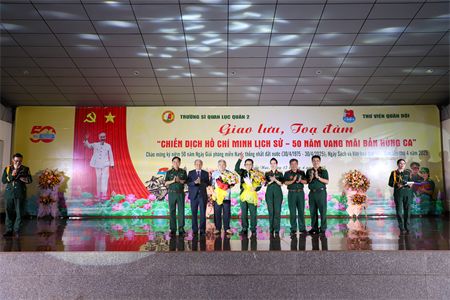 Trường Sĩ quan Lục quân 2 phối hợp tổ chức khai mạc trưng bày sách, báo và giao lưu, tọa đàm